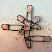 Vintage Metal Launders Safety Pin: Medium 