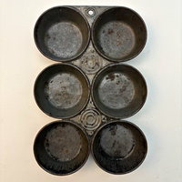 SOLD: Vintage 1960s Muffin Tin