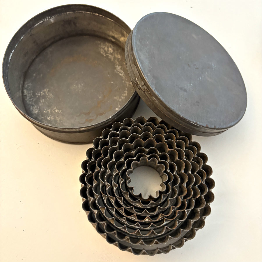 SOLD: Vintage Crinkle Edge Nested Cookie Cutters in Tin