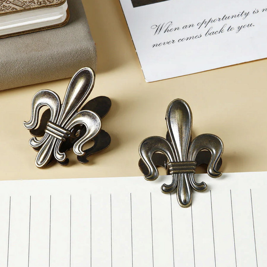 CoraCreaCrafts Clip: Fleur de Lis