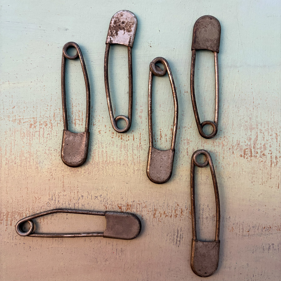 Vintage Metal Launders Safety Pin: Medium 