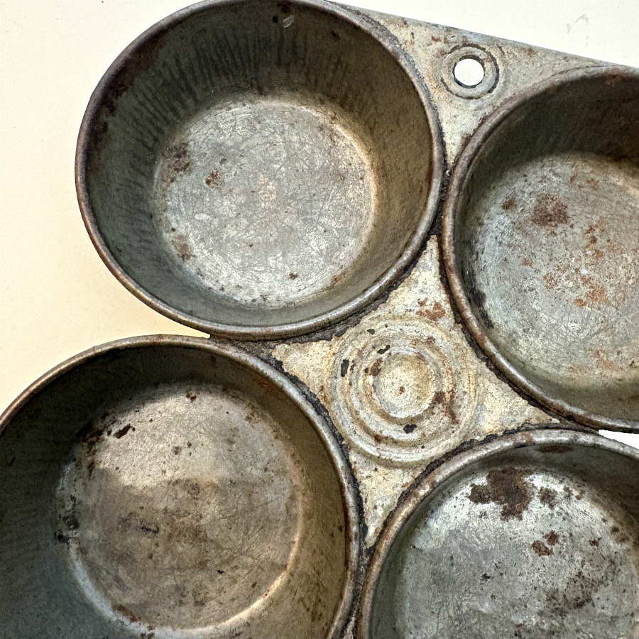 SOLD: Vintage 1960s Muffin Tin