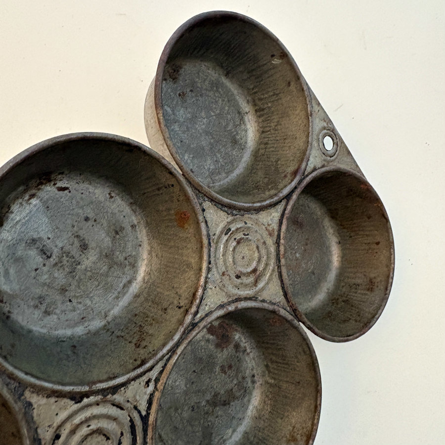 SOLD: Vintage 1960s Muffin Tin