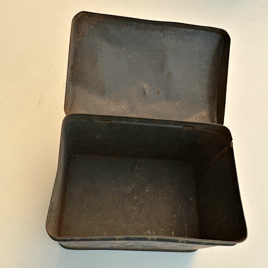 SOLD: Vintage Tea Tin: Swee-Touch-Nee