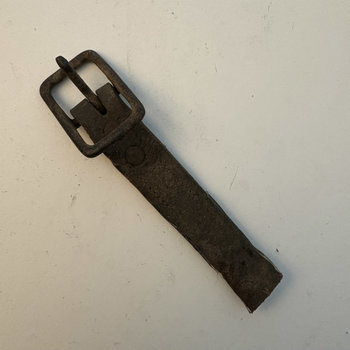 Distressed Strap & Buckle